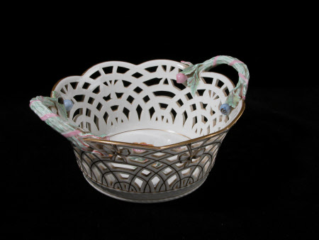 Cake basket