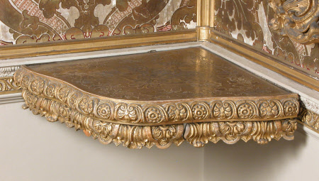 Corner table
