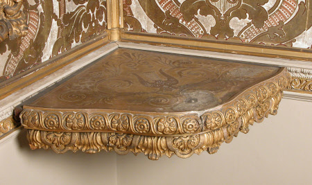 Corner table