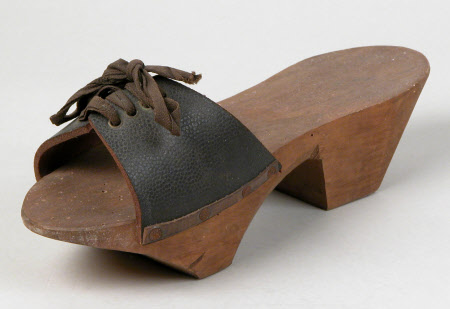 Lady's paten