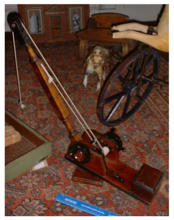 Miniature crane