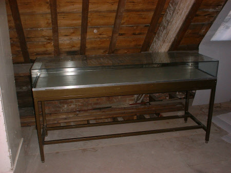 Display table