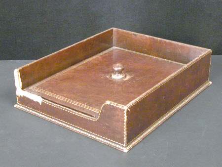 Correspondence tray