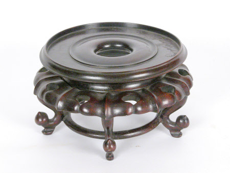 Vase stand