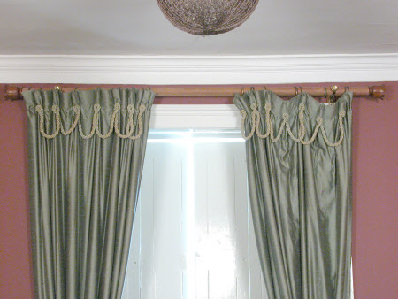 Curtain pole finial