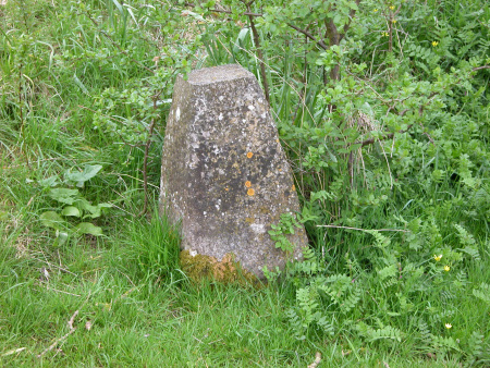 Staddle stone base