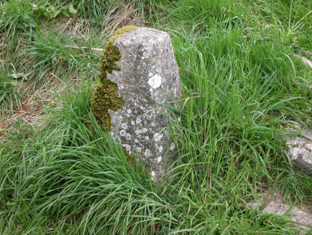 Staddle stone base