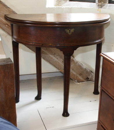 Fold-over tea table