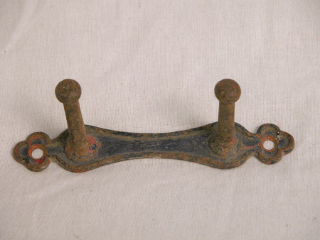 Rein hanger
