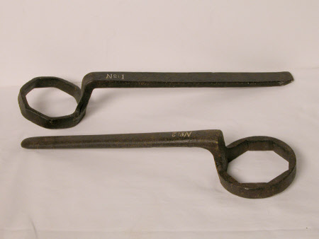 Carriage spanner