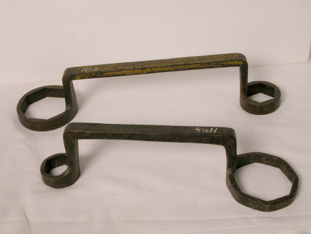 Carriage spanner