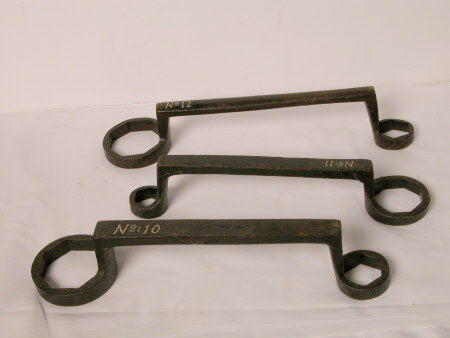 Carriage spanner