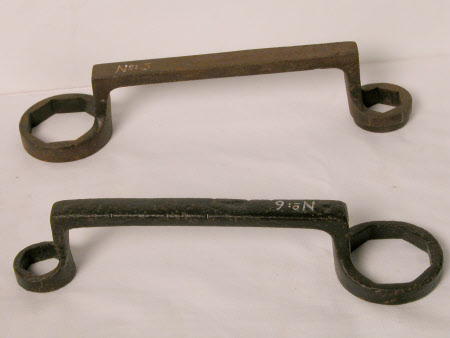 Carriage spanner
