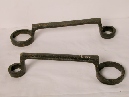 Carriage spanner