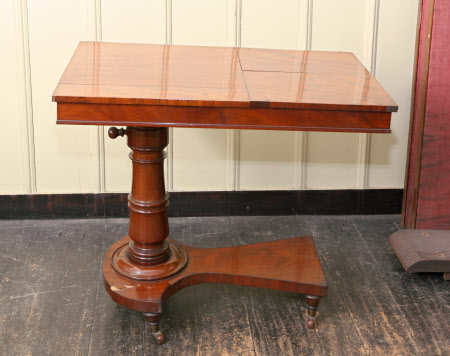 Bed table