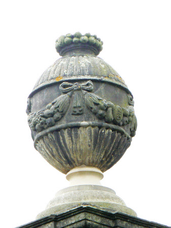 Urn finial