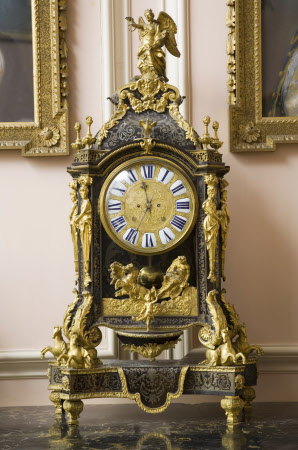 Bracket clock