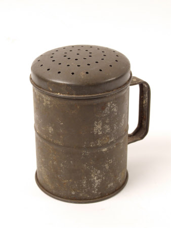 Flour dredger