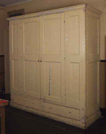 Built-in cupboard