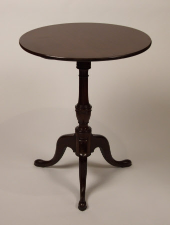 Pedestal table