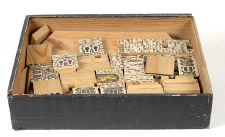 Toy brick box