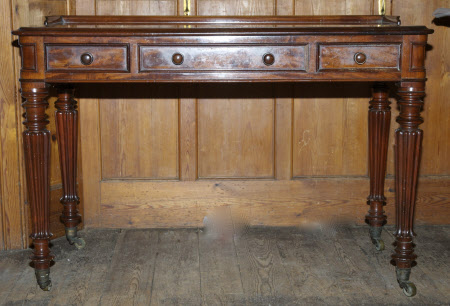 Writing table
