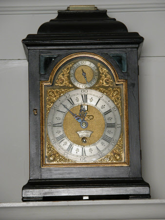 Bracket clock