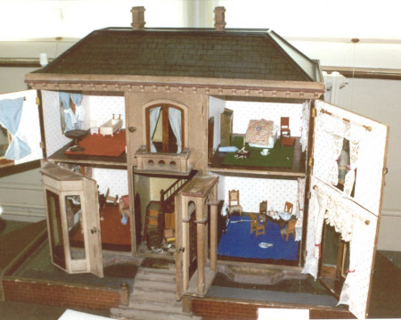 Dolls' house 665669 | National Trust Collections