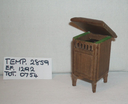 Doll's house gramophone