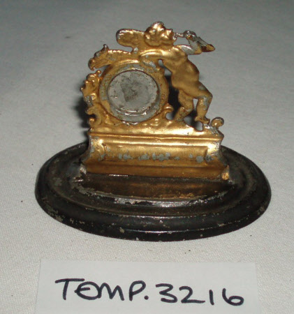 Miscellaneous doll's house items