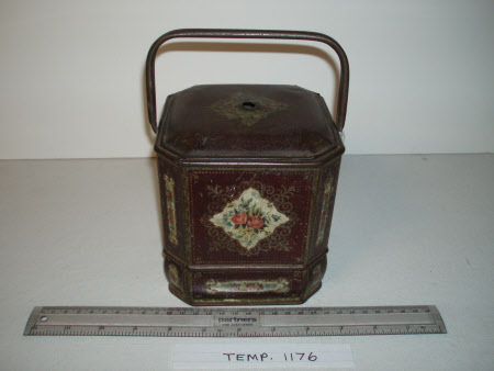 Biscuit tin