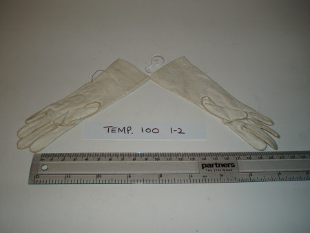 Doll's glove
