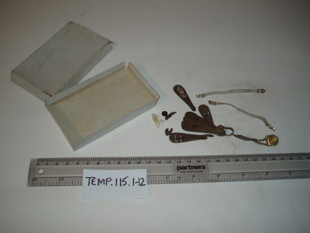 Miscellaneous doll's accessories
