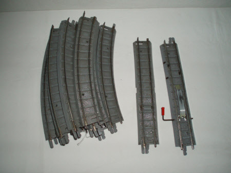 Toy train track