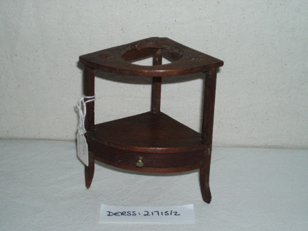 Doll's house washstand