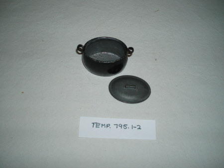 Doll's house cooking pot