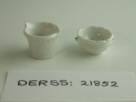 Doll's house plant pot