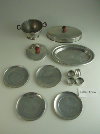 Doll's dish