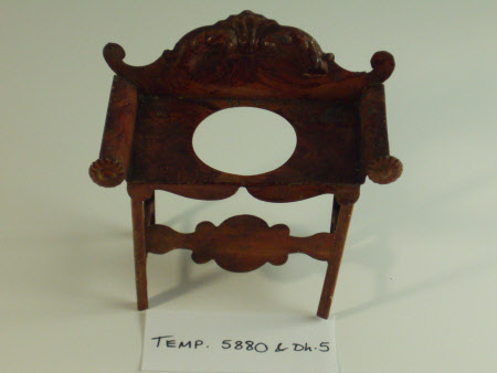 Doll's house washstand