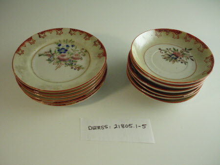 Doll's saucer