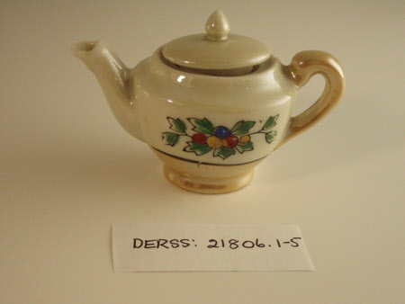 Doll's teapot