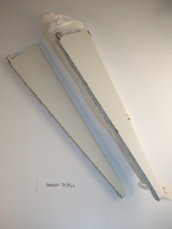 Shelf bracket