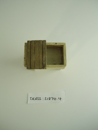 Doll's house sink unit