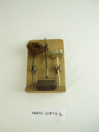 Doll's house stand