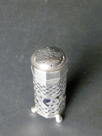 Pepper castor