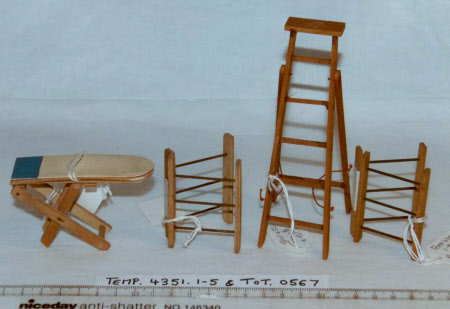 Miscellaneous doll's house items