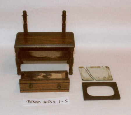 Doll's house dressing table
