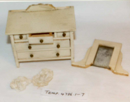 Doll's house dressing table