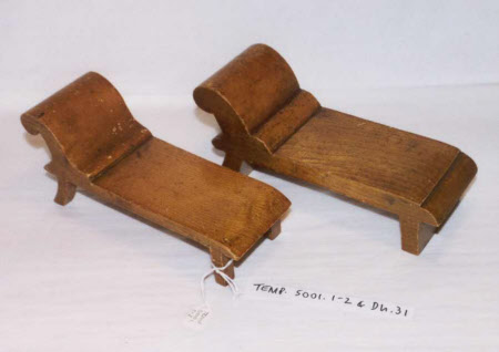 Doll's house chaise longue