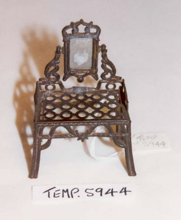Doll's house dressing table